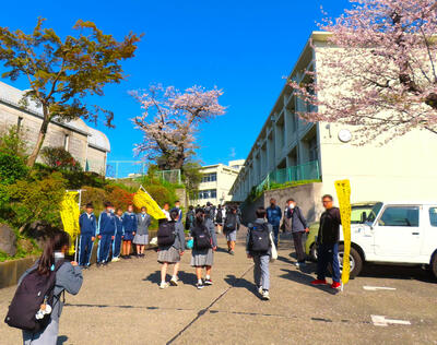 4月10日　あいさつ運動2