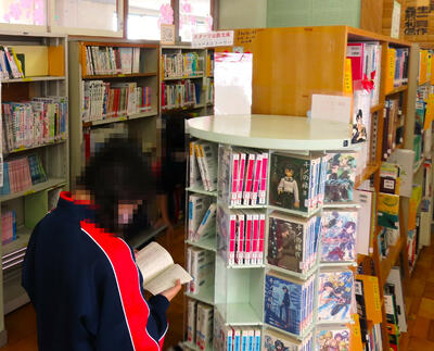 ４月１９日　昼休みの図書室2